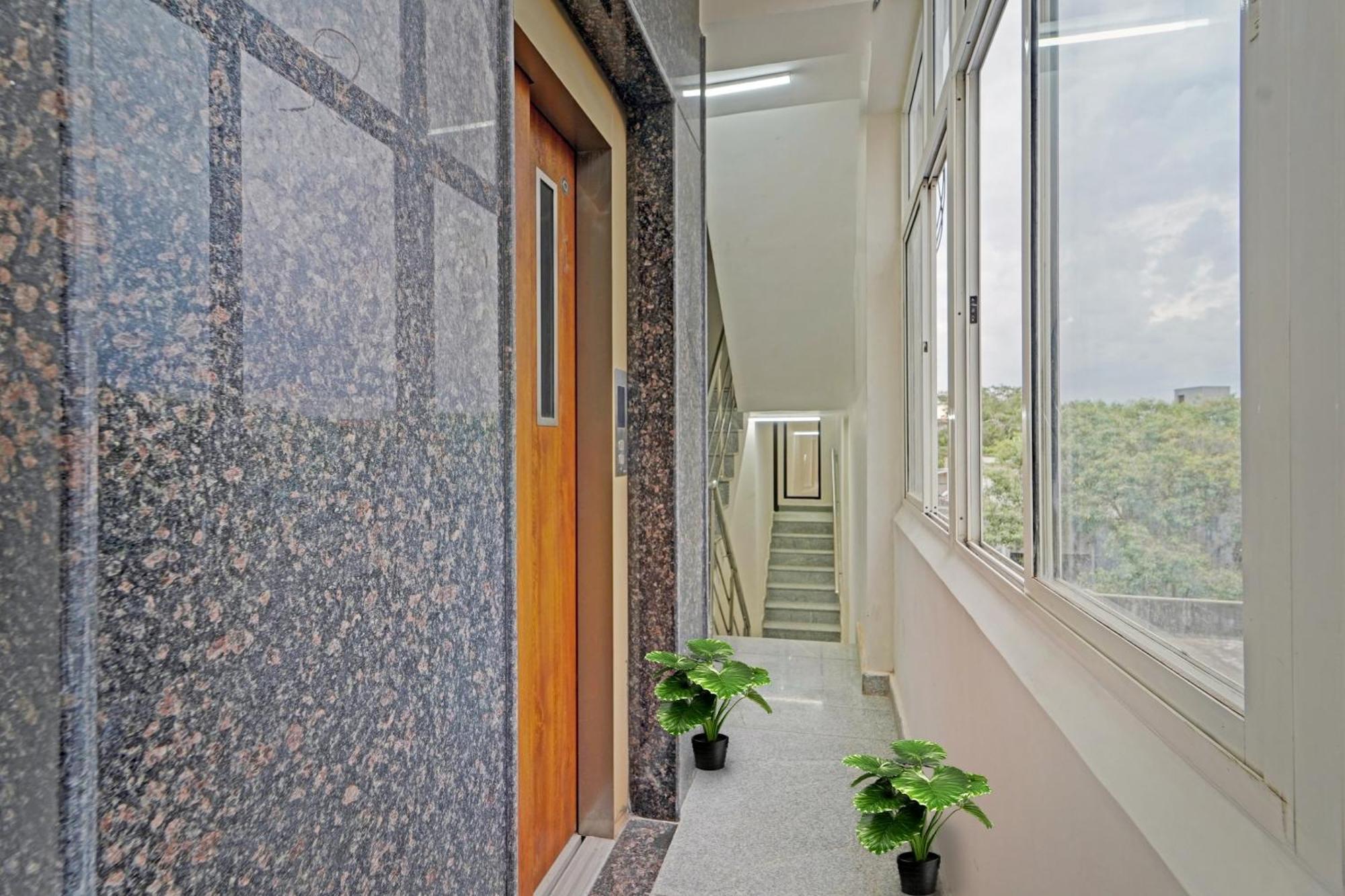 Super Townhouse 1096 Hotel Redfox Nungambakkam Near Apollo & Shankar Nethralaya Hospital Madrás Exterior foto